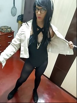 Sakura Nakamura is an exercise enthusiast who practices Kung Fu.