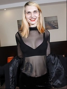 GROOBYGIRLS The newest Grooby girl getting familiar with studio