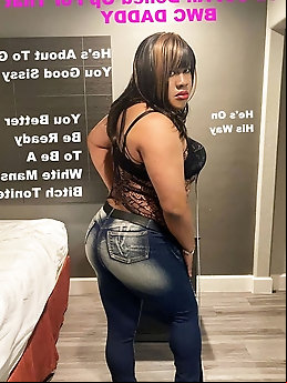 Ravishing shemale streetwalkers get ready for fuck