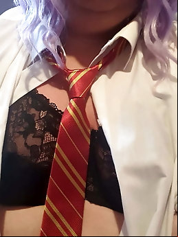 Cock hungry shemale trollop is showing her hot lines on pictures